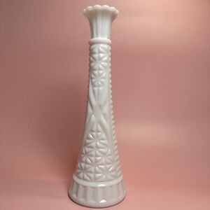 Vintage Milk Glass Bud Vase – Diamond Starburst Pattern